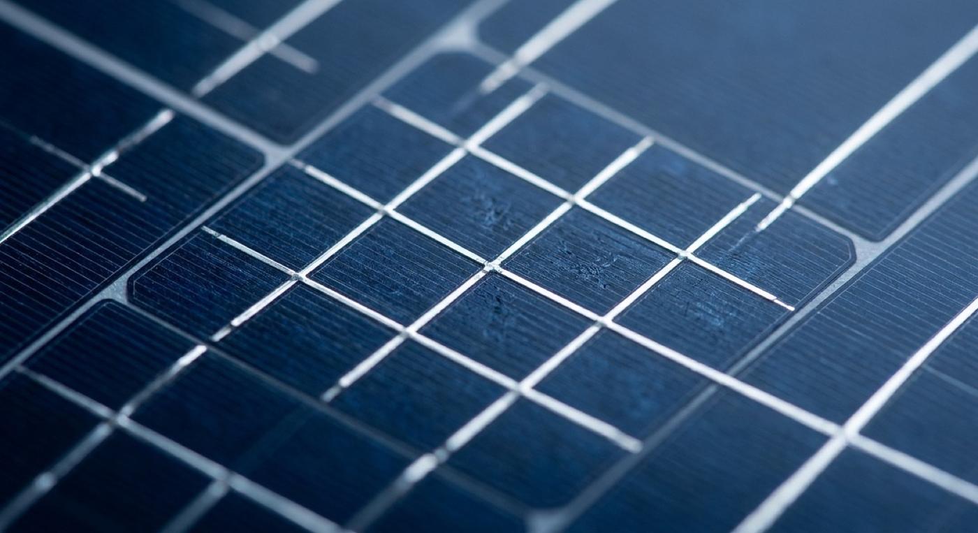 Photovoltaik-Module auf einem geneigten Hausdach